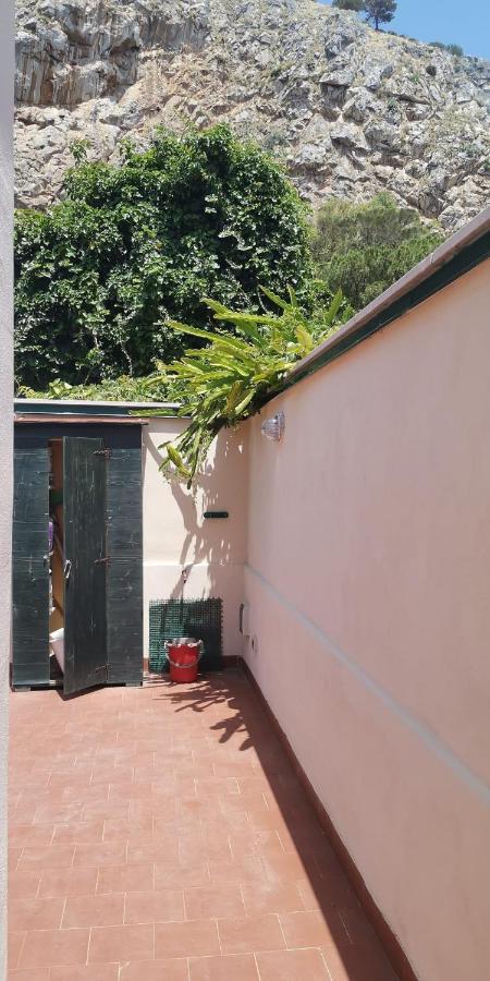Monolocale I Delfini Apartment มอนเดลโล ภายนอก รูปภาพ