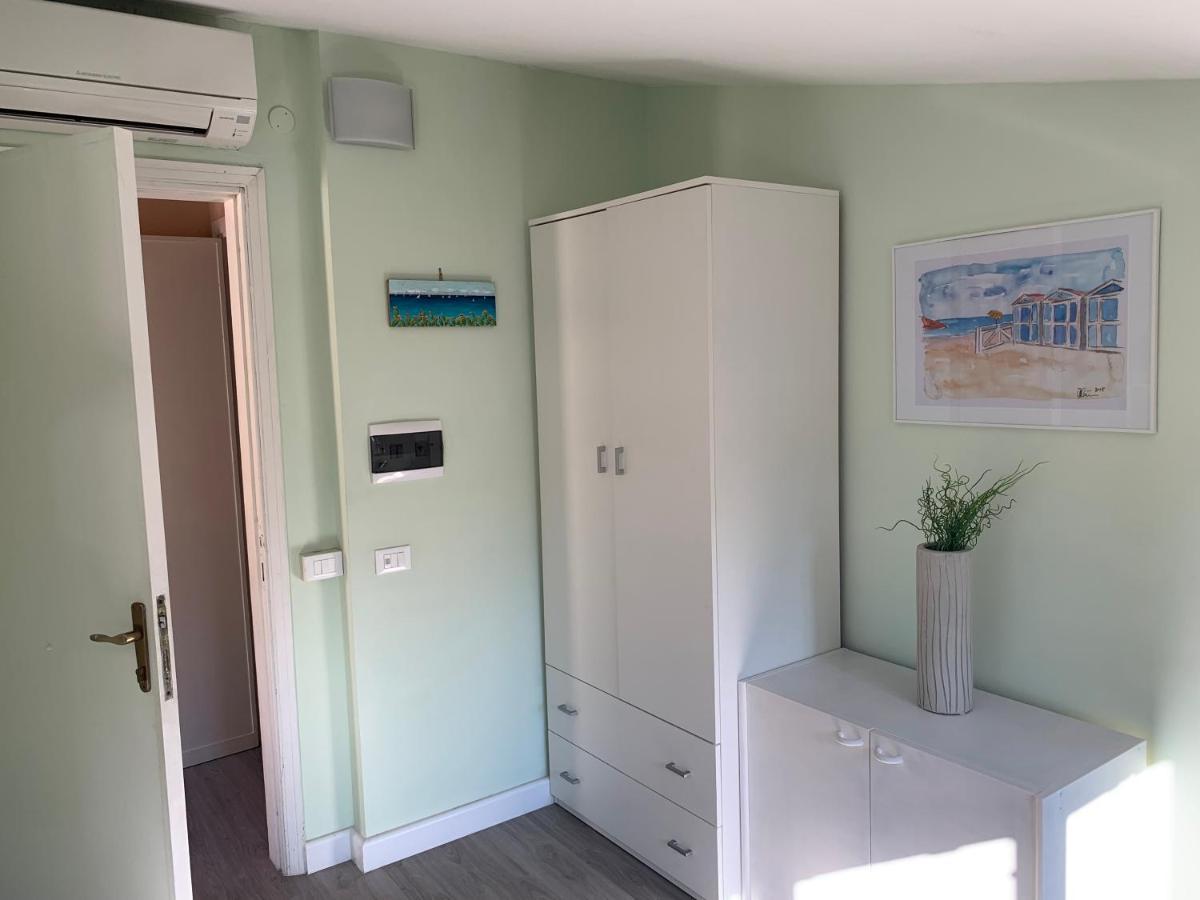 Monolocale I Delfini Apartment มอนเดลโล ภายนอก รูปภาพ