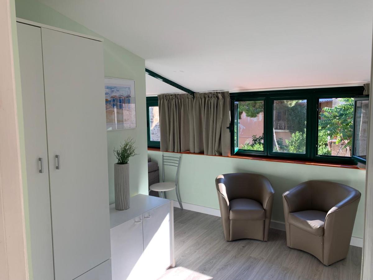 Monolocale I Delfini Apartment มอนเดลโล ภายนอก รูปภาพ