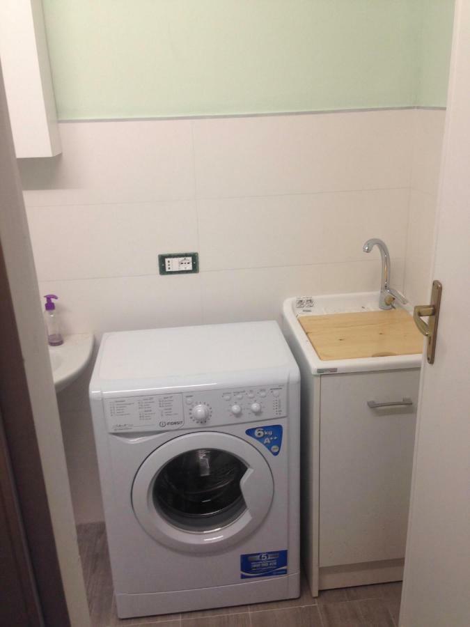 Monolocale I Delfini Apartment มอนเดลโล ภายนอก รูปภาพ